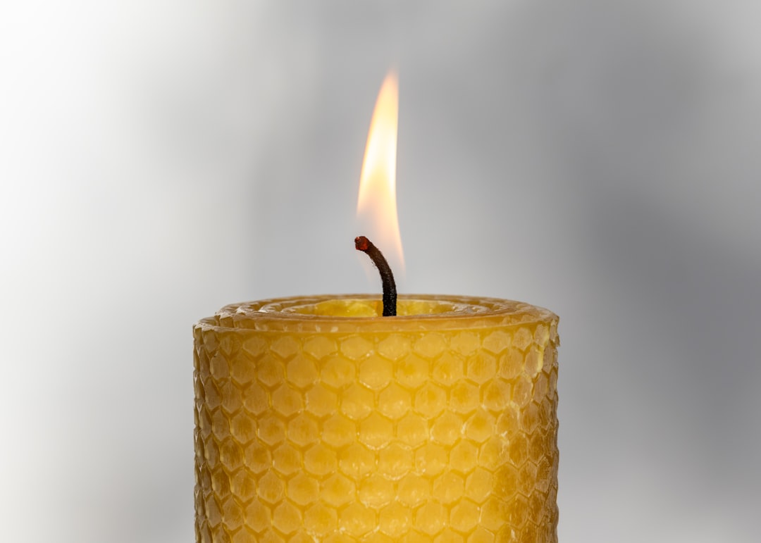 How to make and sell beeswax candles hero image