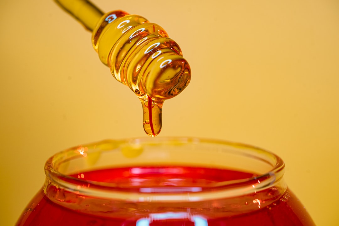 Understanding honey extraction: when and how to harvest hero image